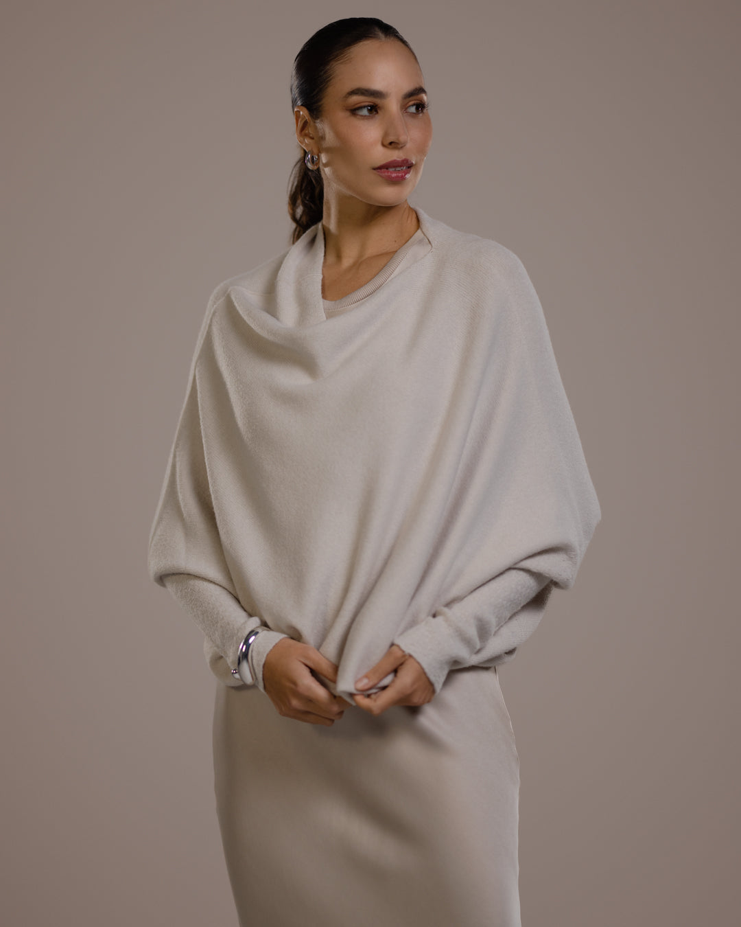 ELARA | Maglia Asimmetrica in Morbida Maglia