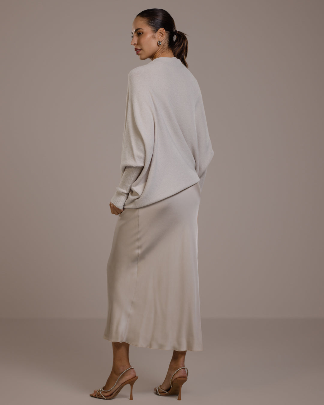 ELARA | Maglia Asimmetrica in Morbida Maglia