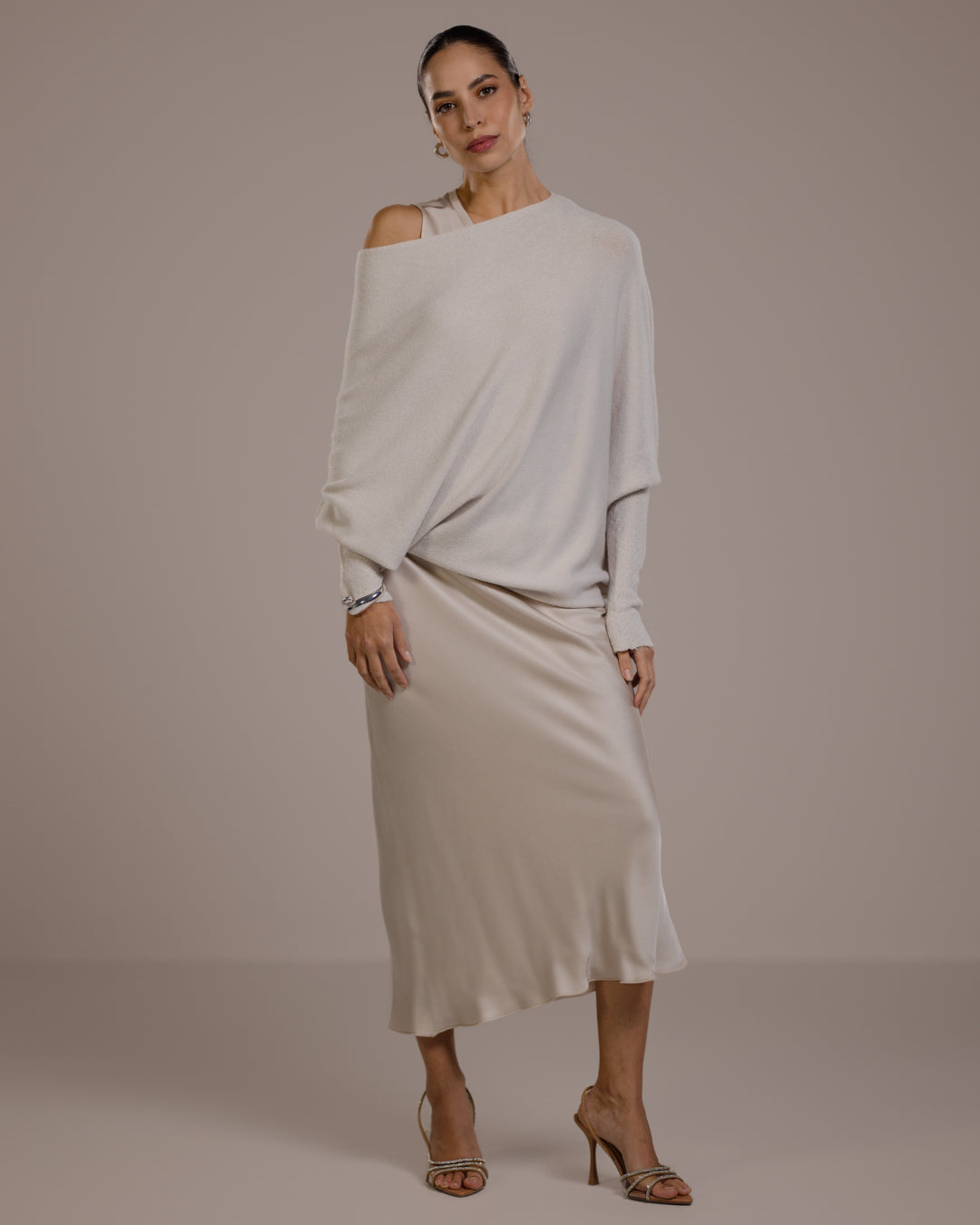 ELARA | Maglia Asimmetrica in Morbida Maglia