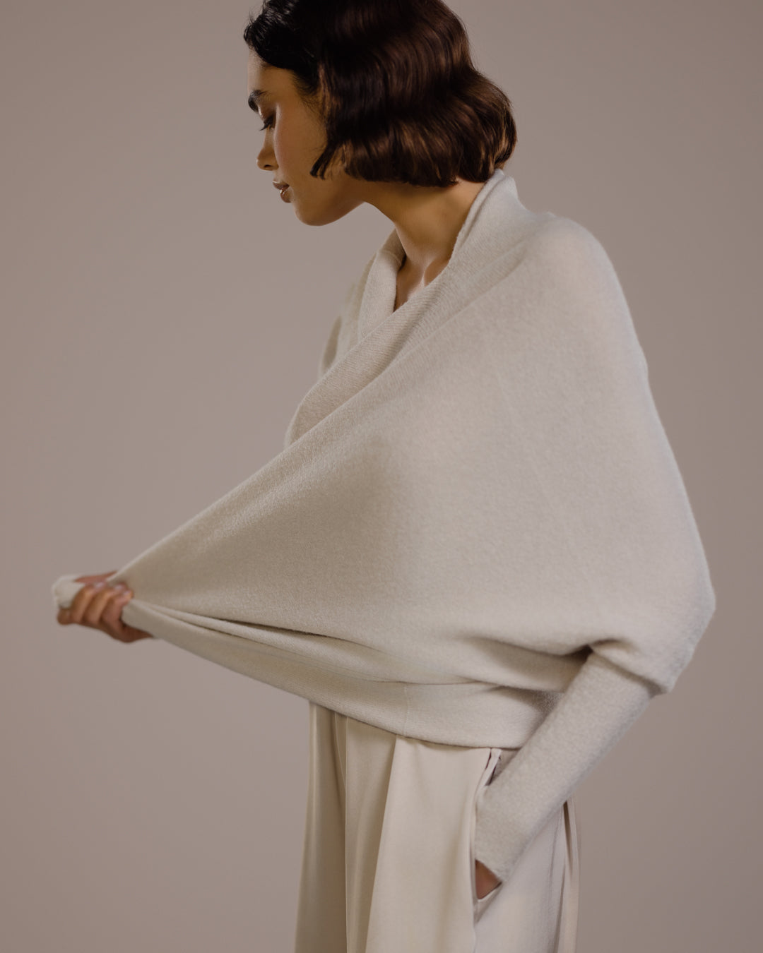 ELARA | Maglia Asimmetrica in Morbida Maglia