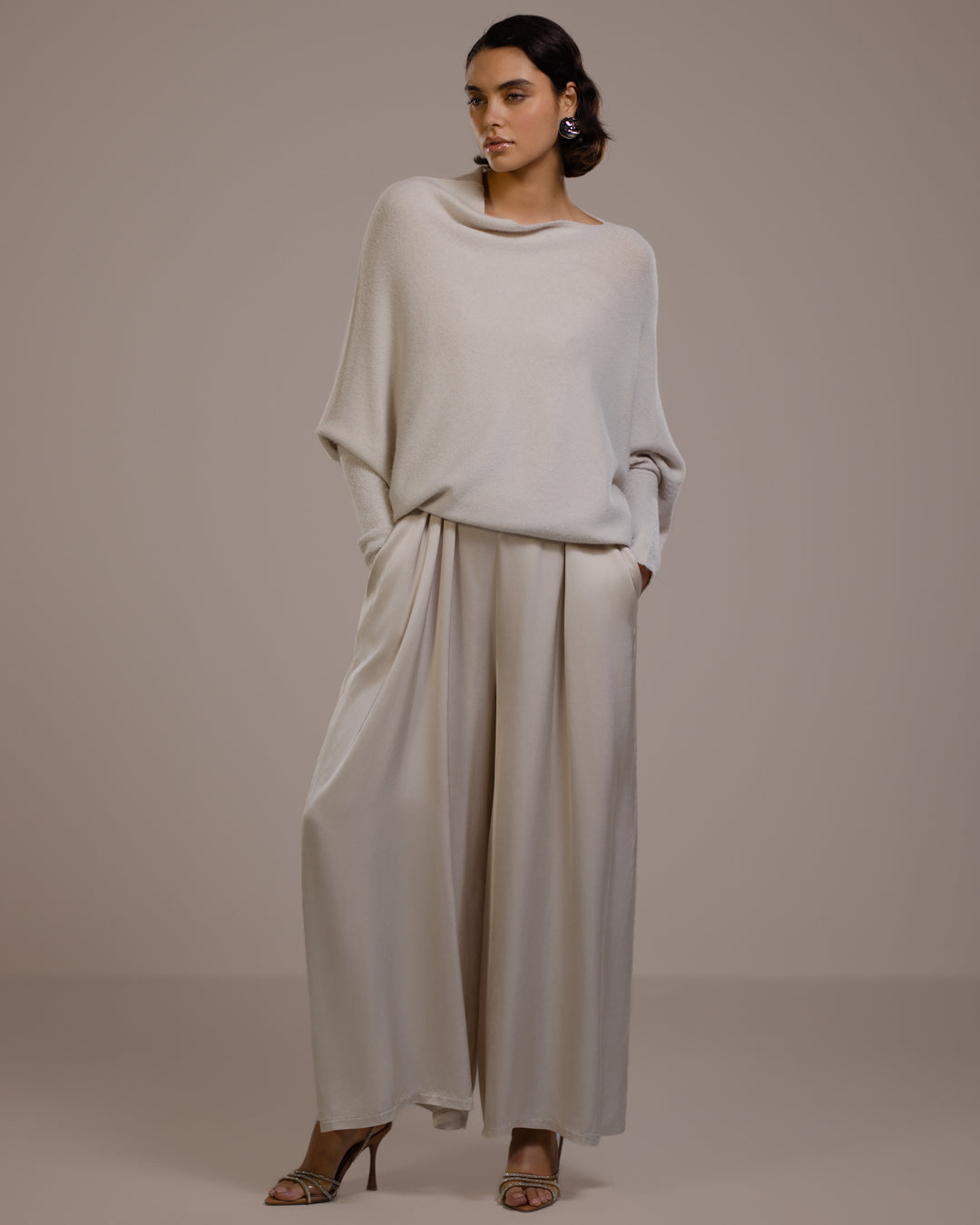 ELARA | Maglia Asimmetrica in Morbida Maglia