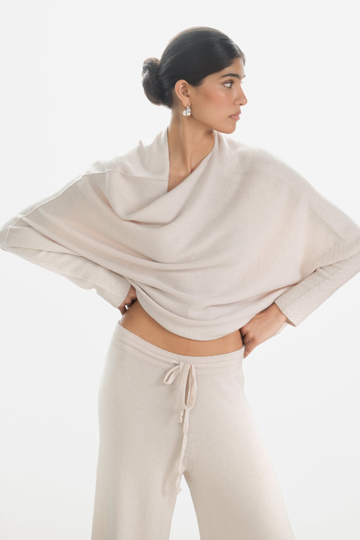 ELARA | Maglia Asimmetrica in Morbida Maglia